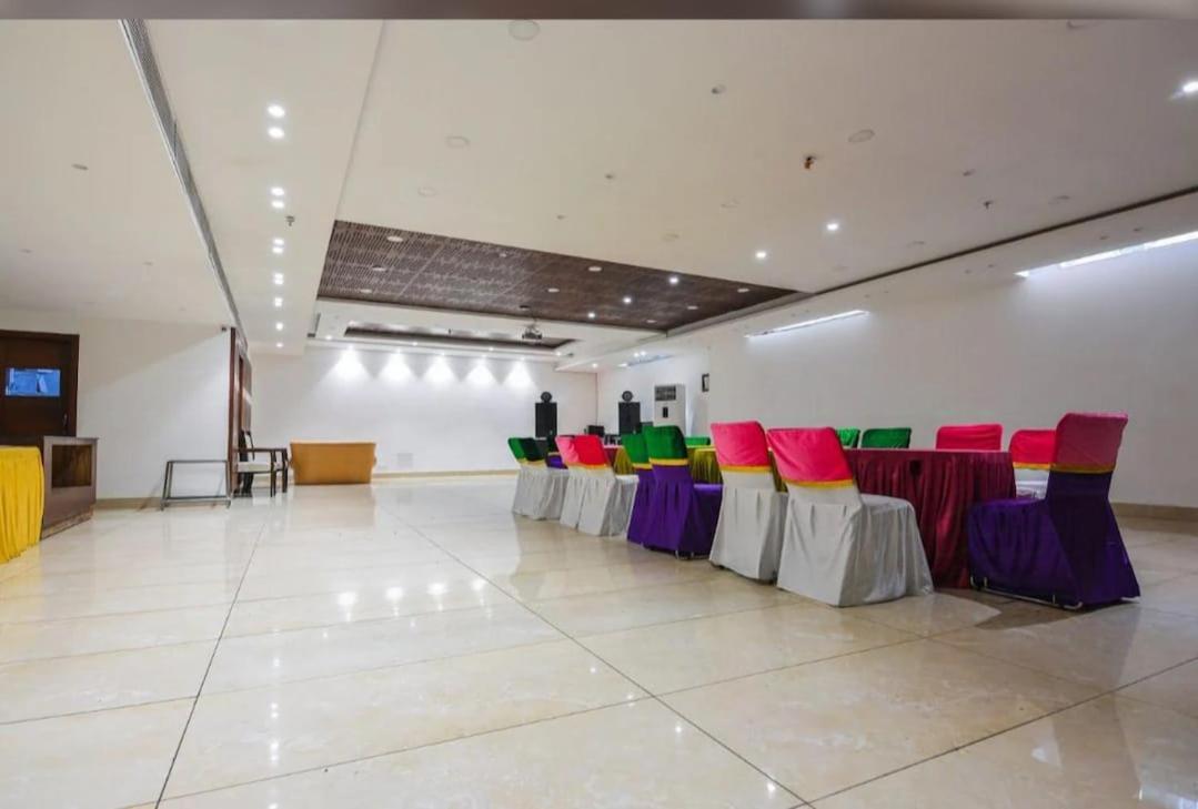 Hotel Opulence Патханкот Экстерьер фото